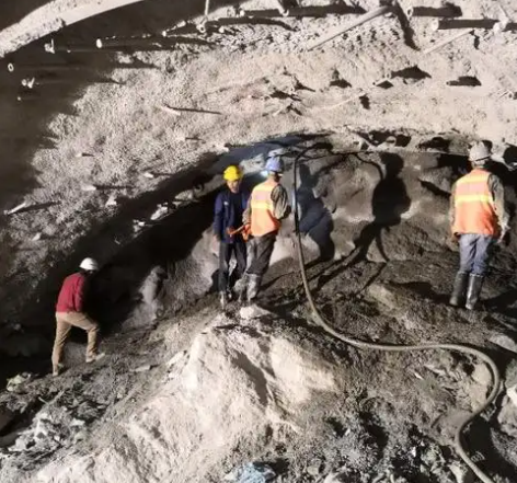 同安隧道拱顶带模注浆料，微膨胀注浆料的特点及施工工艺